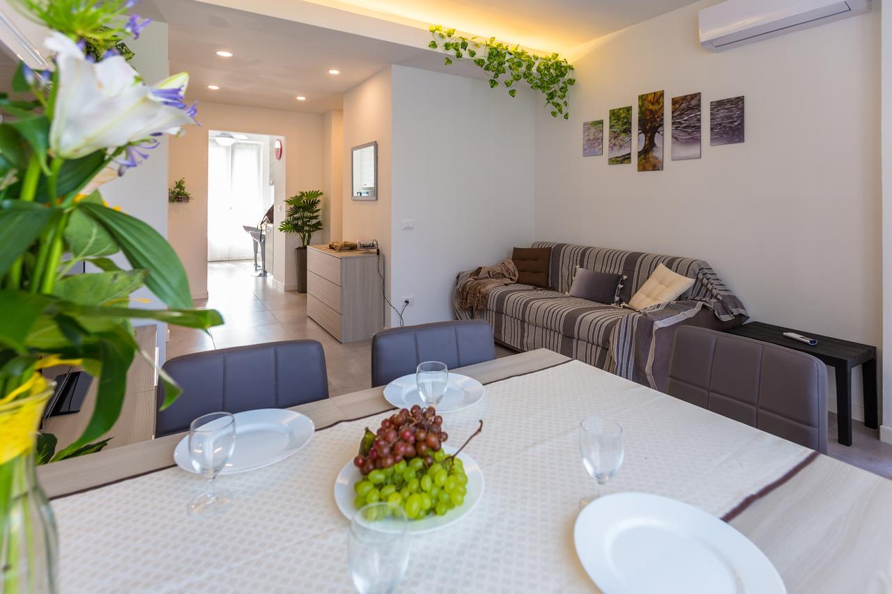 Business Balcony Flat Apartamento